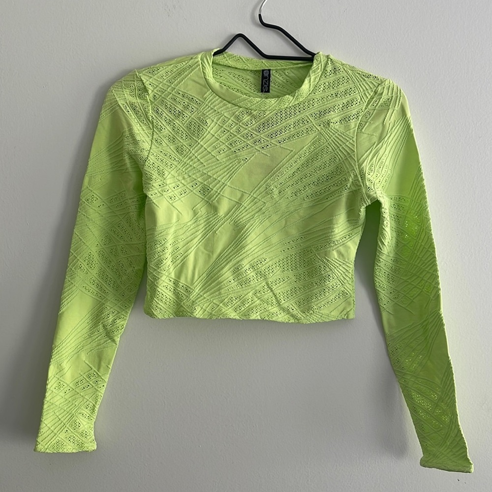 Onzie crop top size S/M - lime green